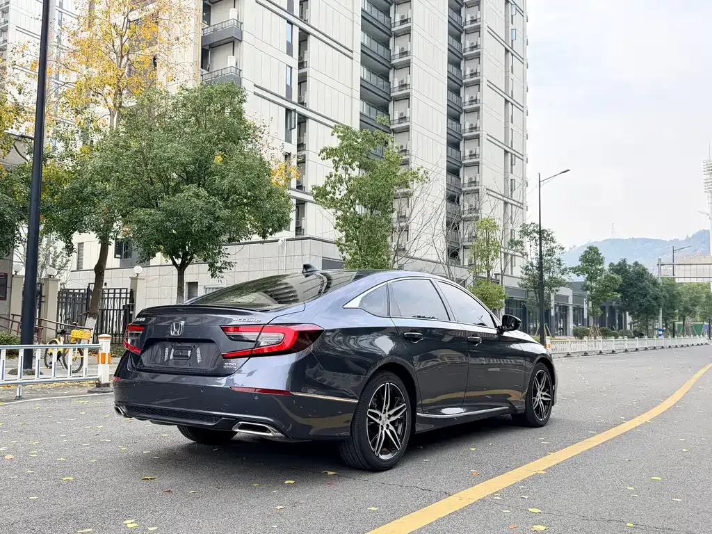 Honda Accord — фото 9