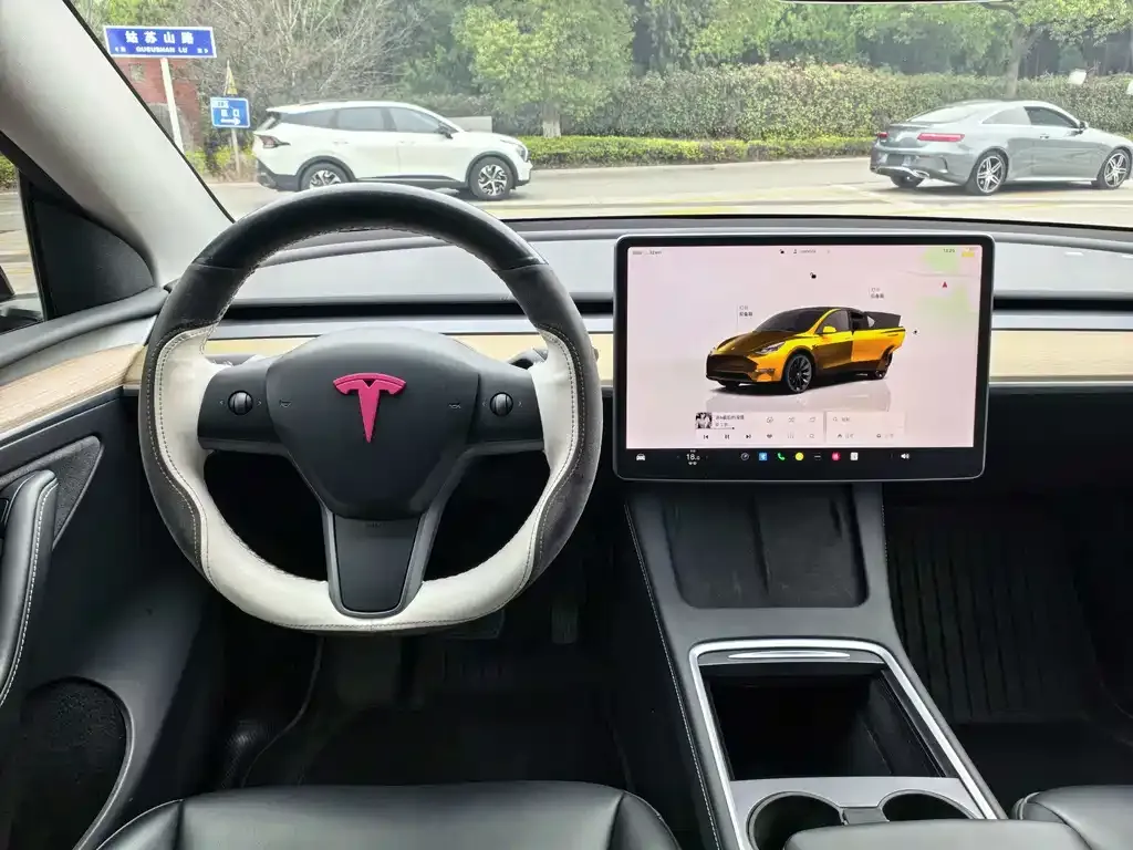 Tesla Model Y — фото 4