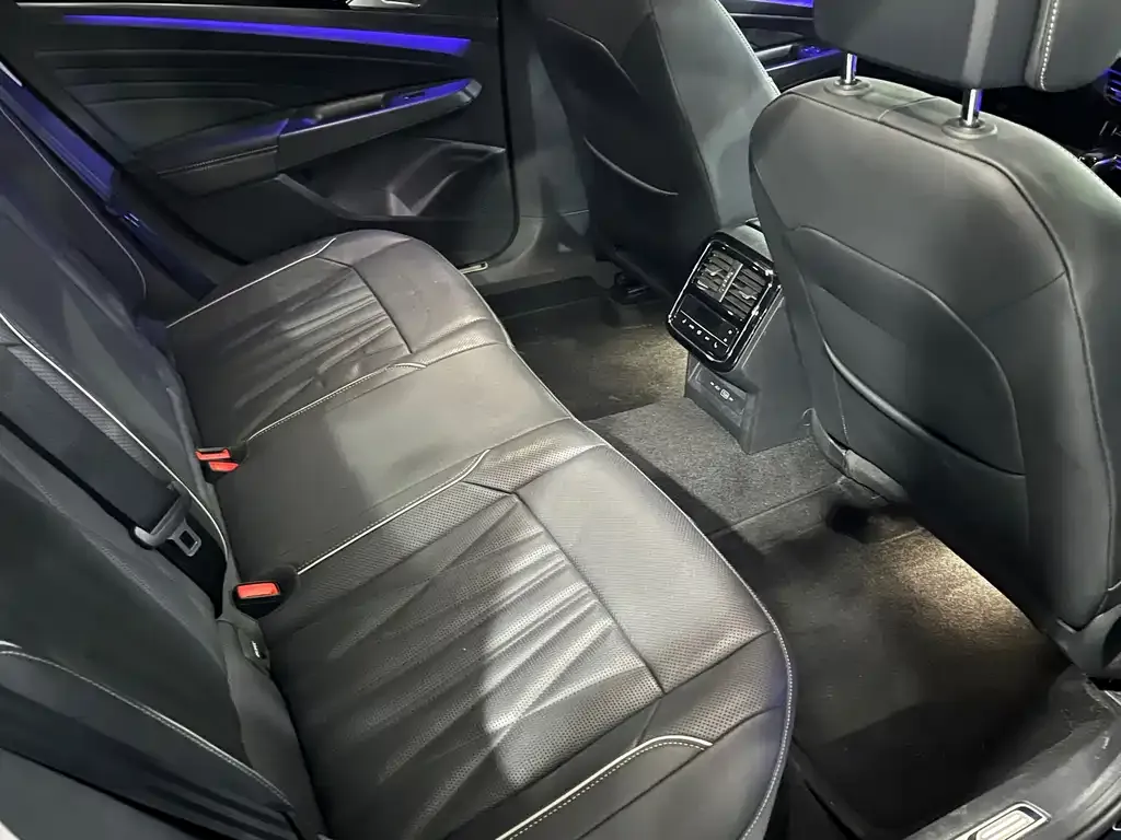 Volkswagen Passat — фото 8