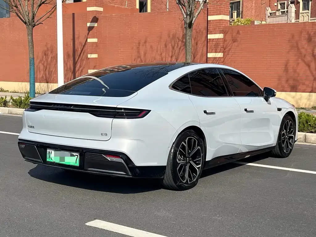 Geely Galaxy E8 — фото 3