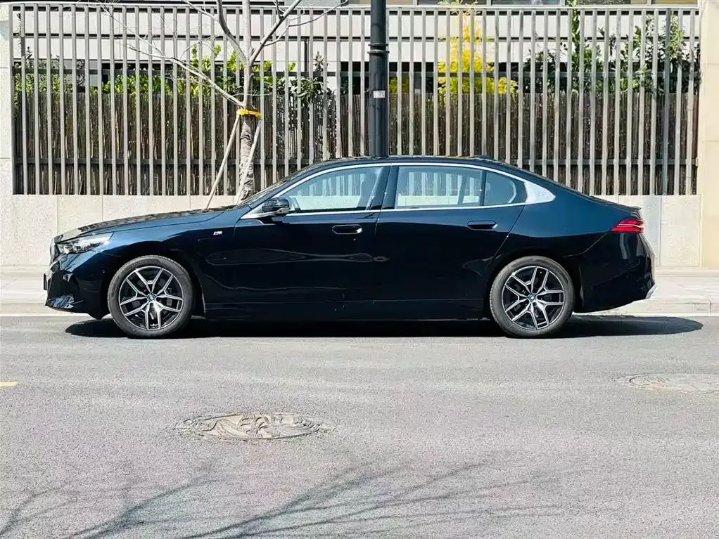 BMW i5 — фото 9