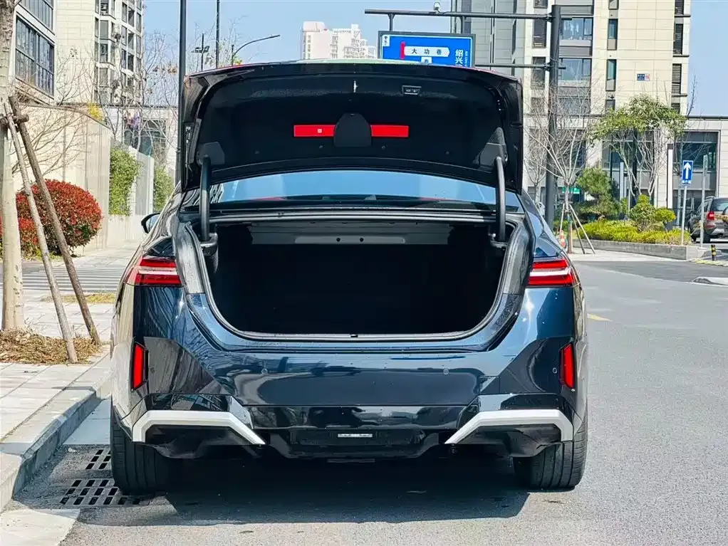 BMW i5 — фото 8