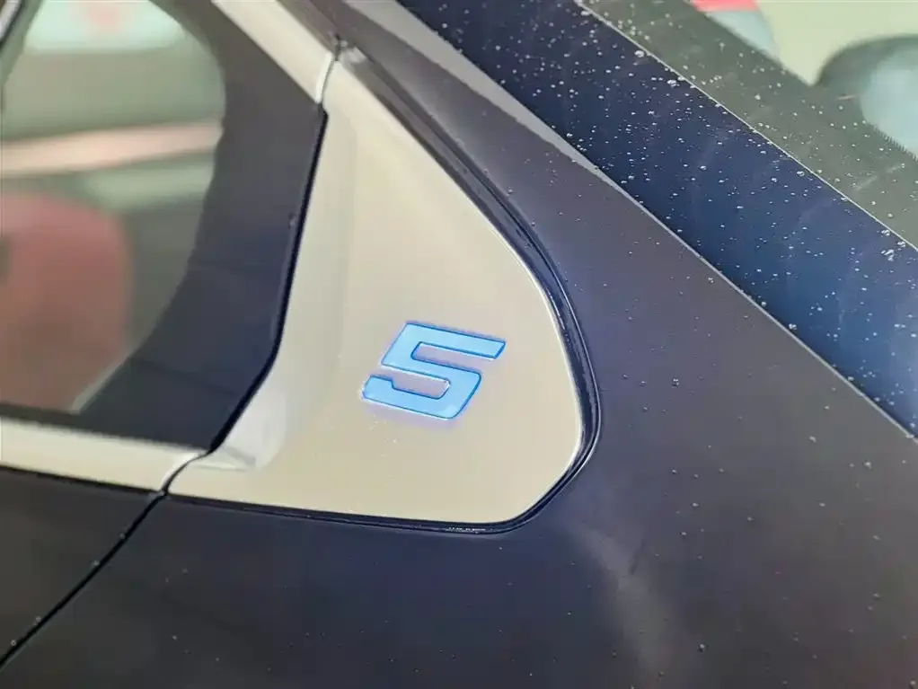 BMW i5 — фото 3