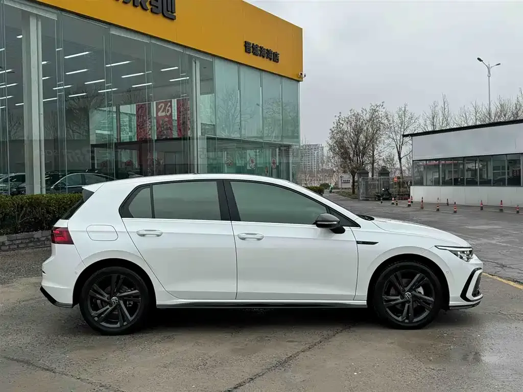Volkswagen Golf 2024 из CN, фото 8