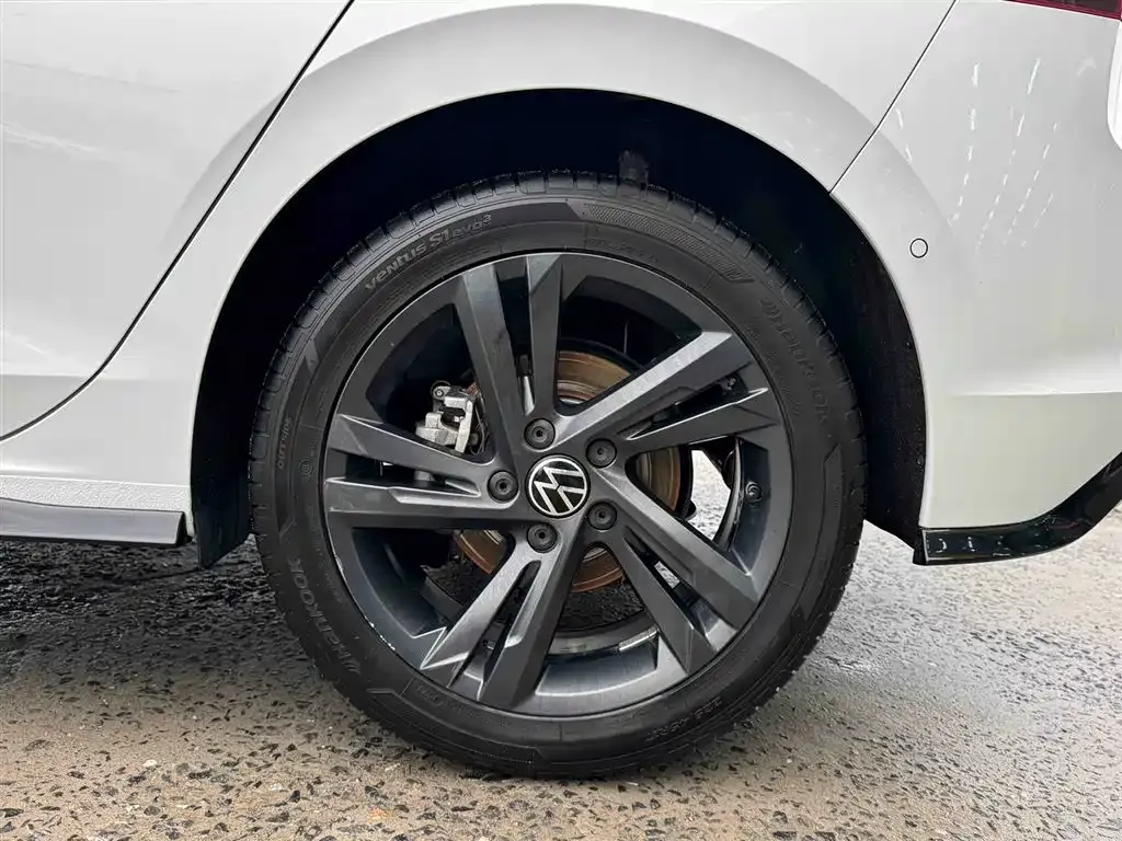 Volkswagen Golf 2024 из CN, фото 9