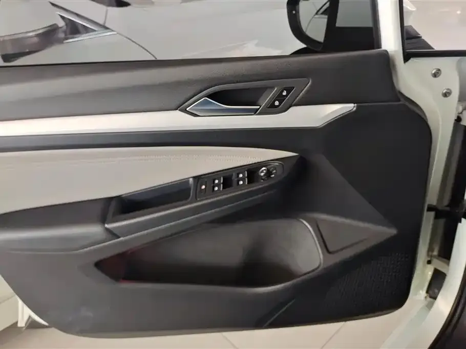 Volkswagen Golf 2021 из CN, фото 4