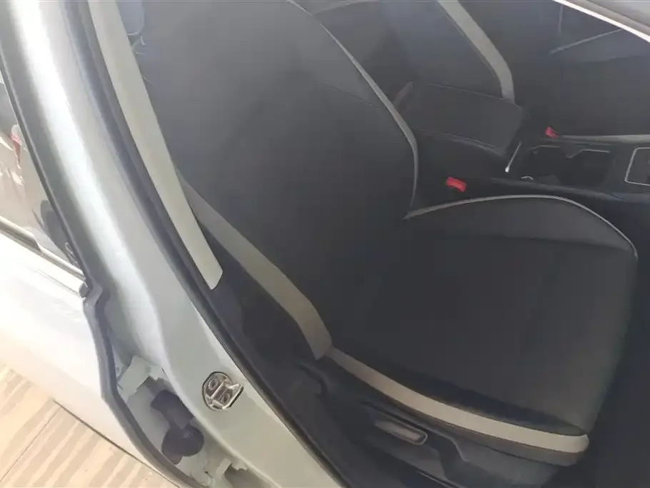 Volkswagen Golf 2021 из CN, фото 5