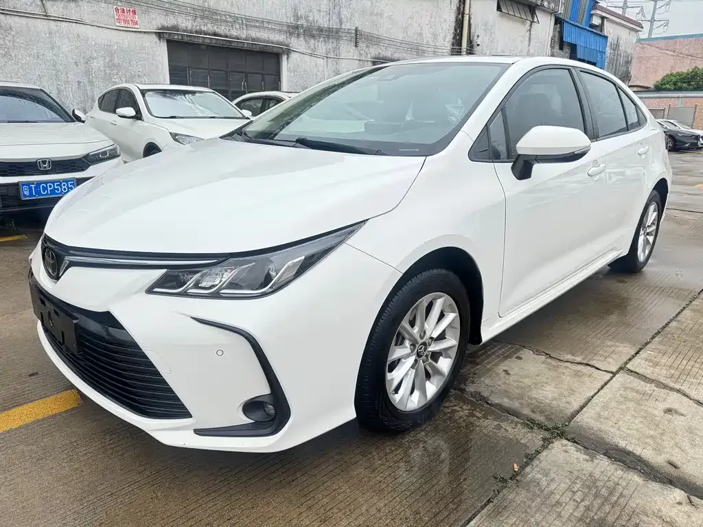 Toyota Corolla — фото 1