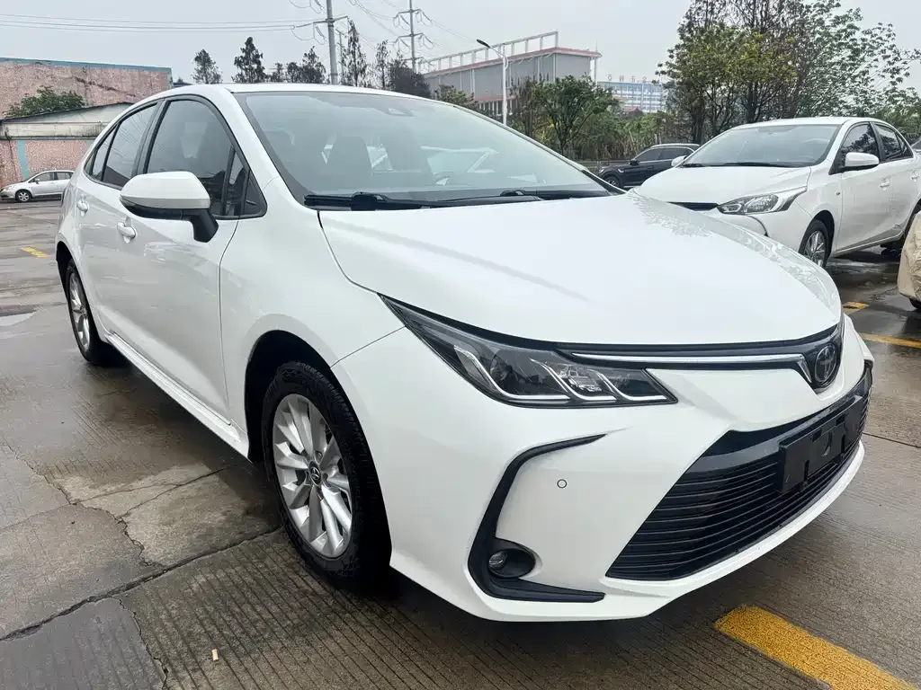 Toyota Corolla — фото 7