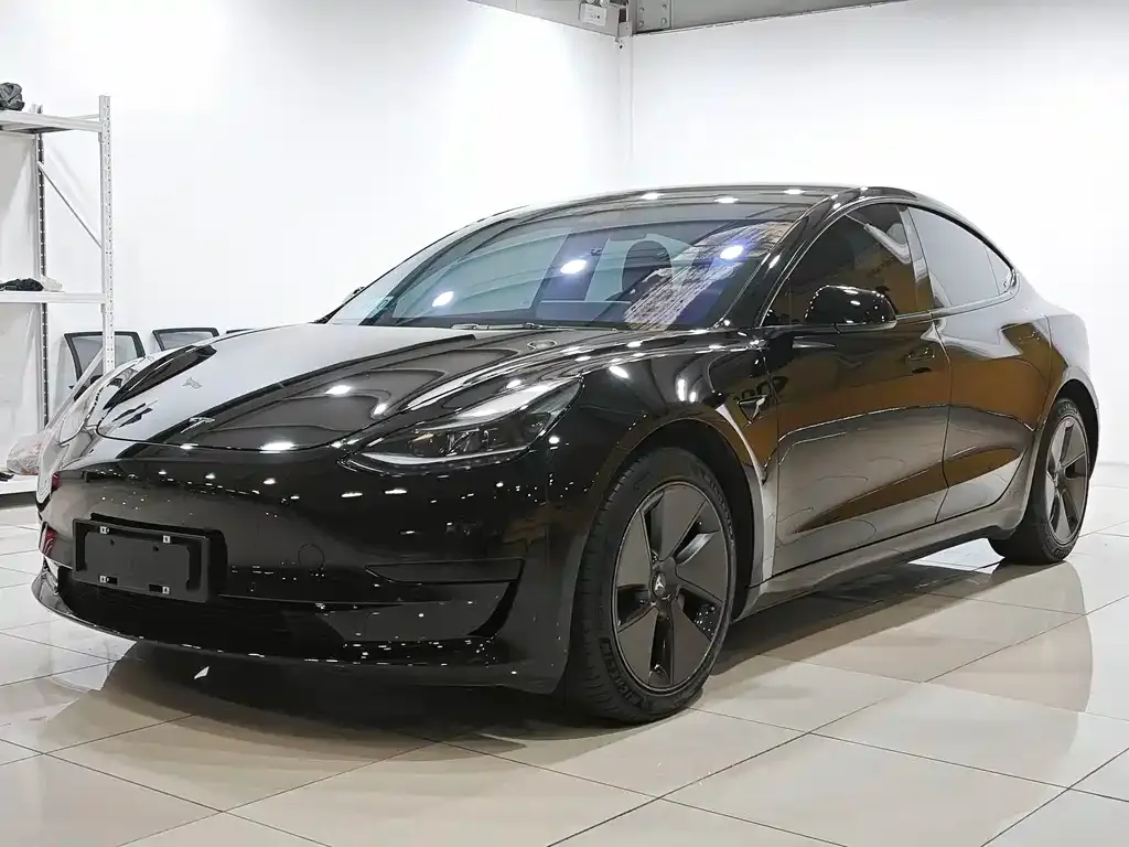 Tesla Model 3 — фото 1
