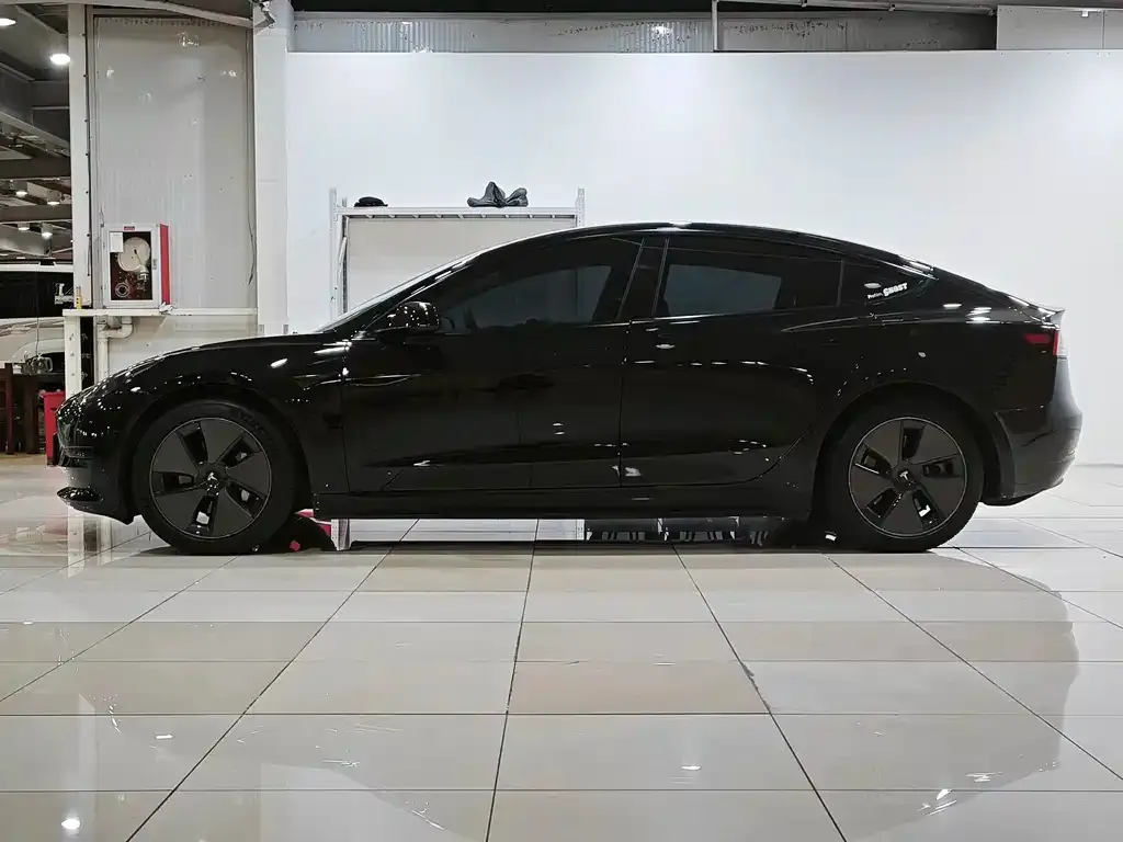 Tesla Model 3 — фото 3