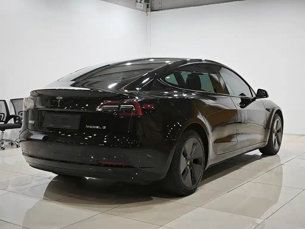 Tesla Model 3 — фото 10