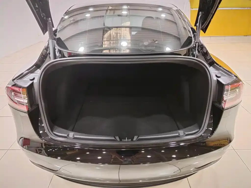 Tesla Model 3 — фото 8