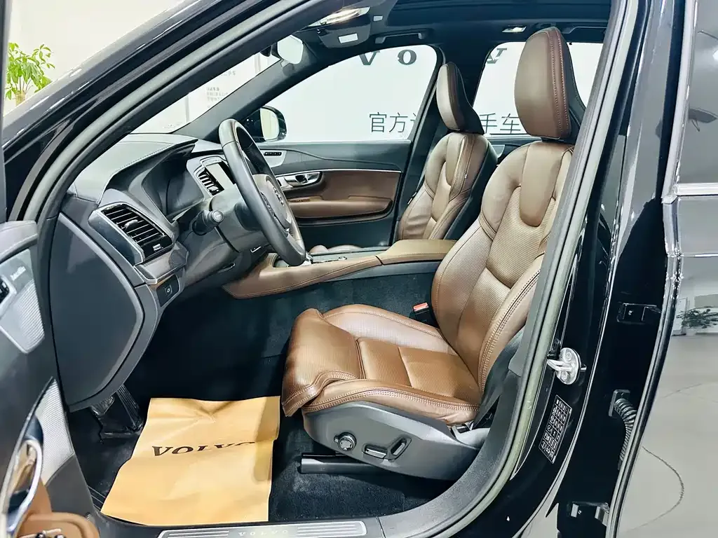 Volvo XC90 — фото 9
