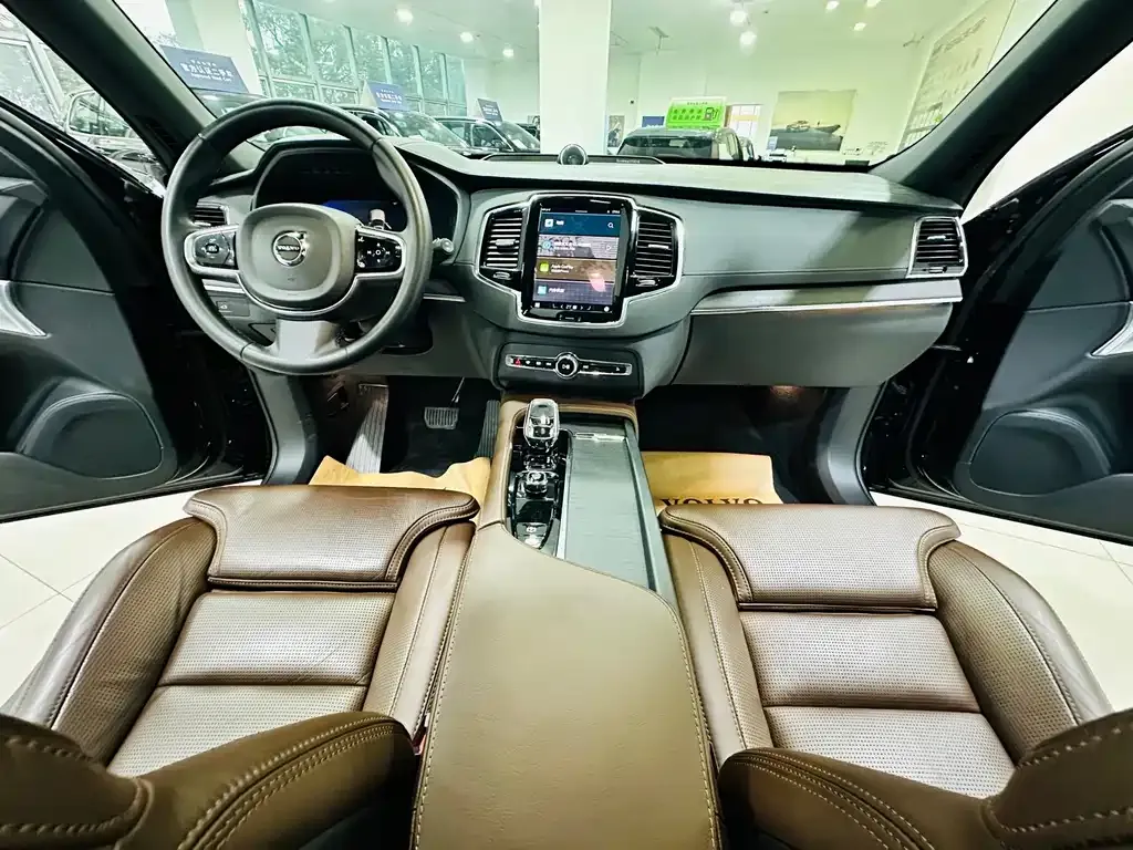 Volvo XC90 — фото 10