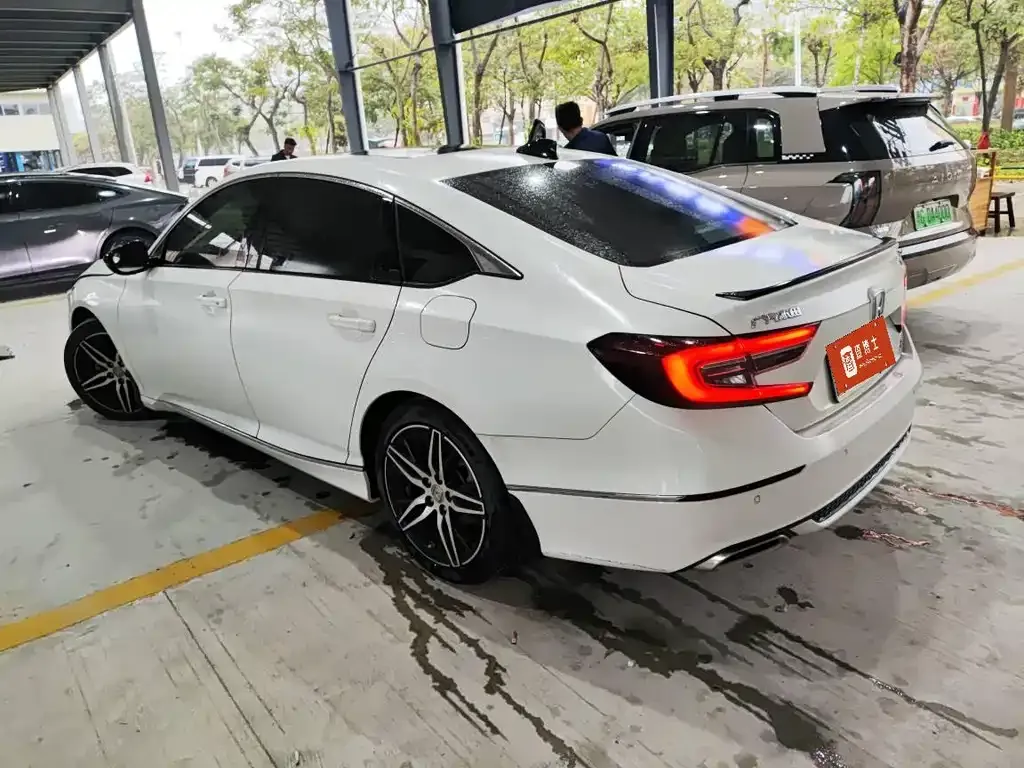 Honda Accord — фото 10