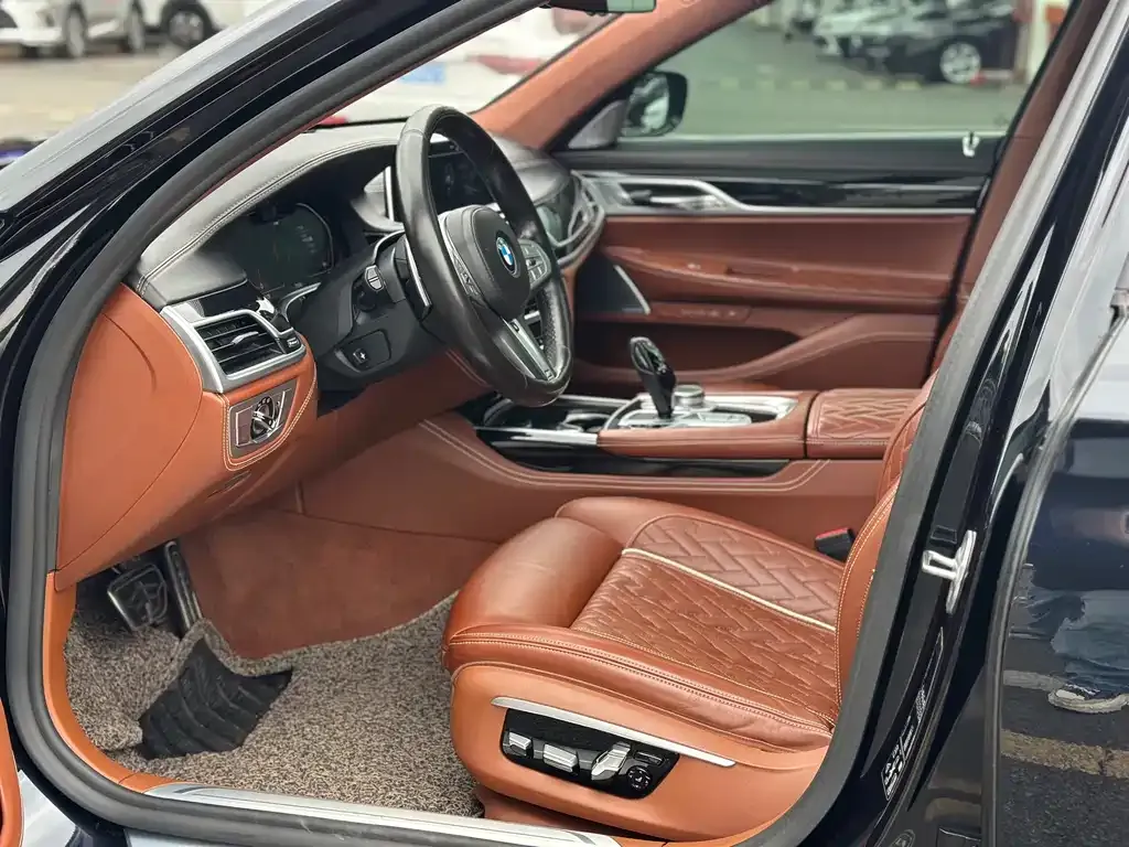 BMW 7 Series 2021 из CN, фото 7