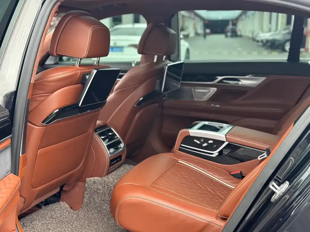 BMW 7 Series 2021 из CN, фото 3
