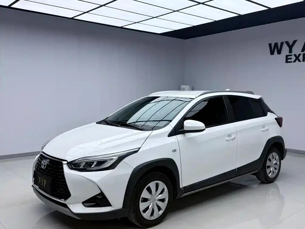 Toyota Yaris L — фото 1