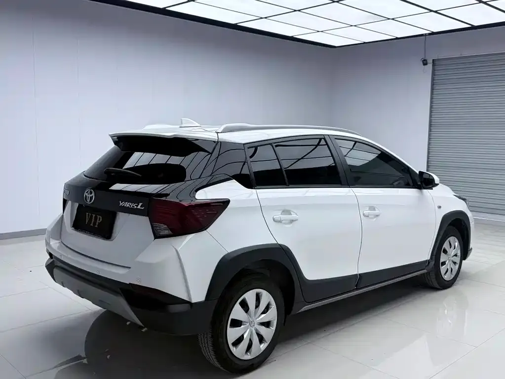 Toyota Yaris L — фото 8