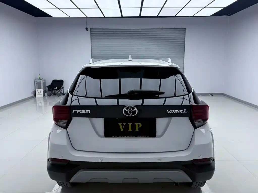 Toyota Yaris L — фото 3