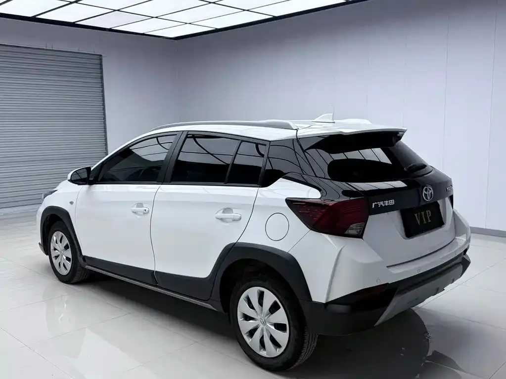 Toyota Yaris L — фото 5