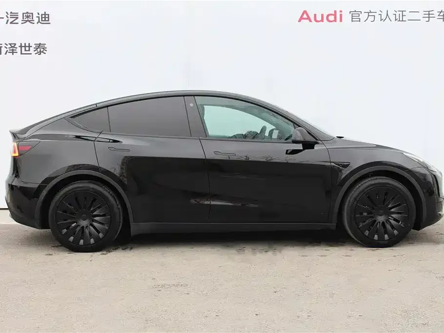 Tesla Model Y 2023 из CN, фото 2