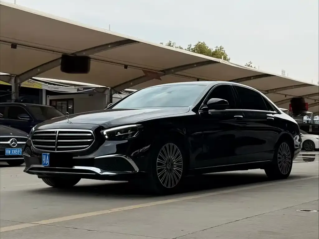 Mercedes-Benz E-Class — фото 1