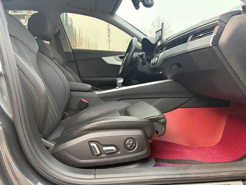 Audi A4L 2024 из CN, фото 5