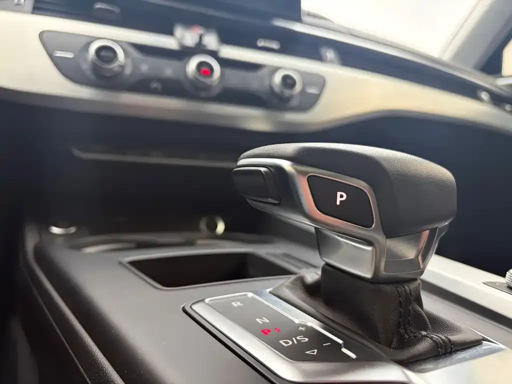 Audi A4L 2024 из CN, фото 2