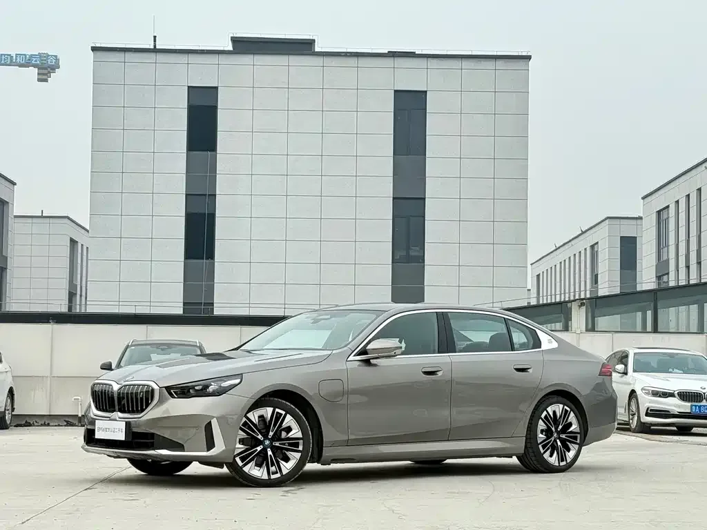BMW i5 — фото 2
