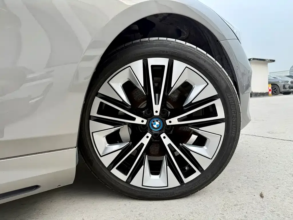 BMW i5 — фото 8