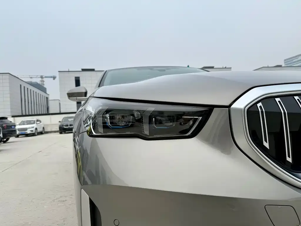 BMW i5 — фото 5