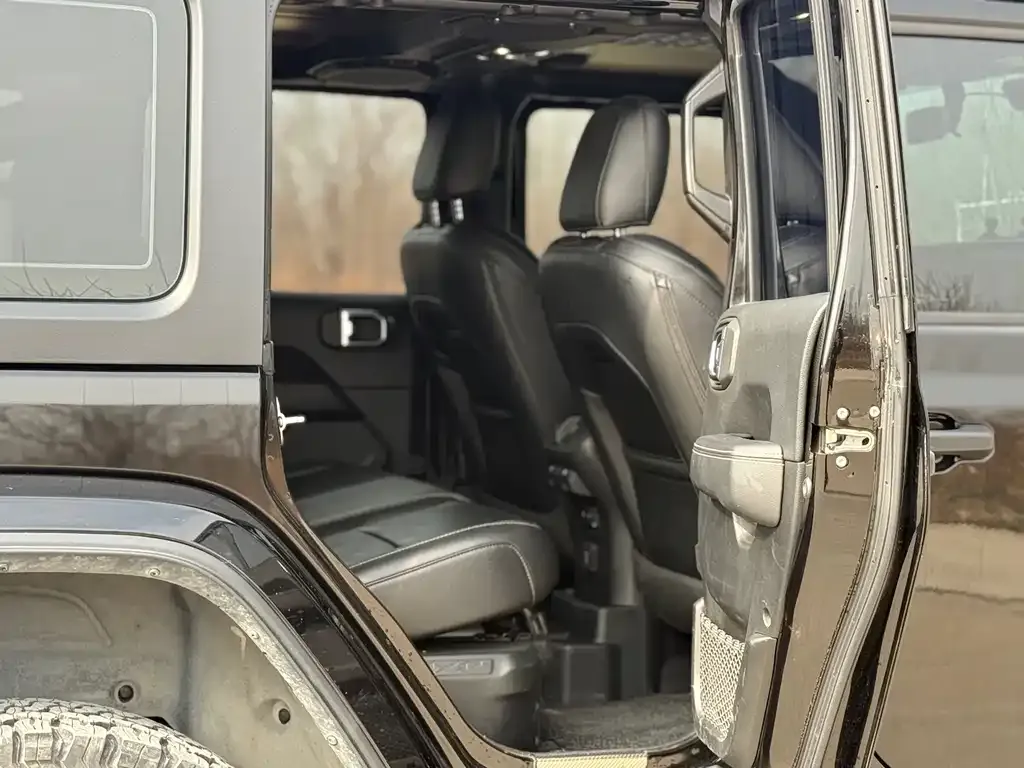 Jeep Wrangler PHEV 2021 из CN, фото 10