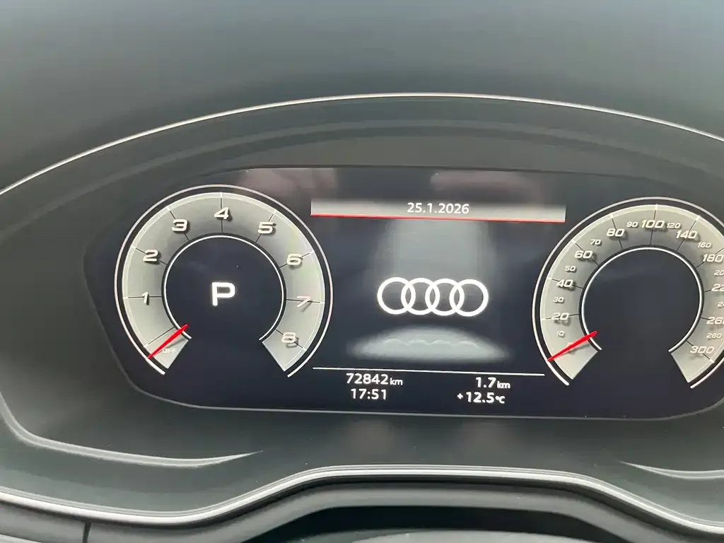 Audi A4L 2021 из CN, фото 2