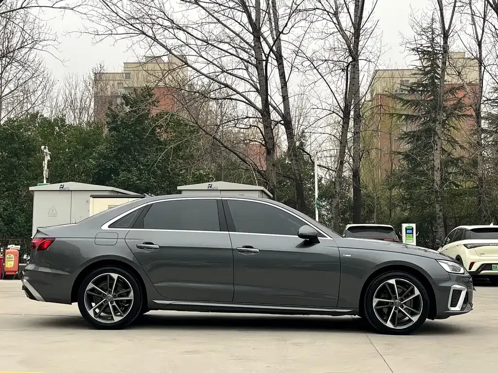 Audi A4L 2021 из CN, фото 9