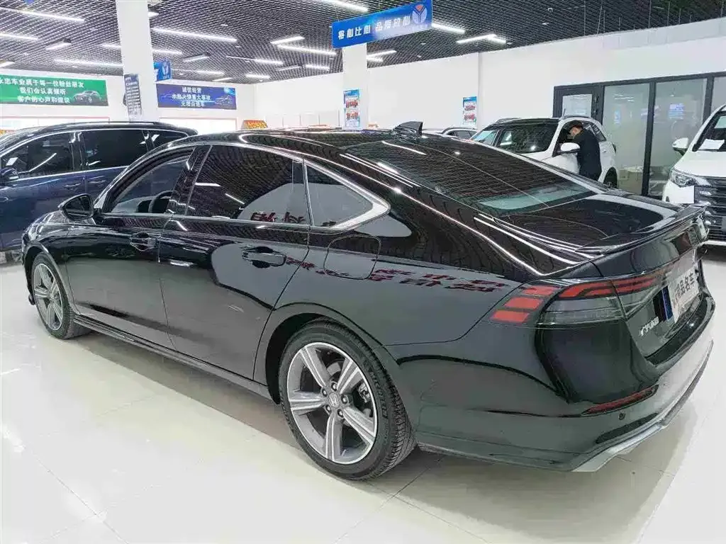 Honda Accord — фото 7