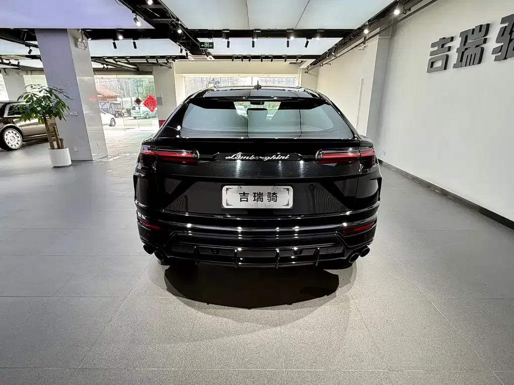 Lamborghini Urus — фото 7