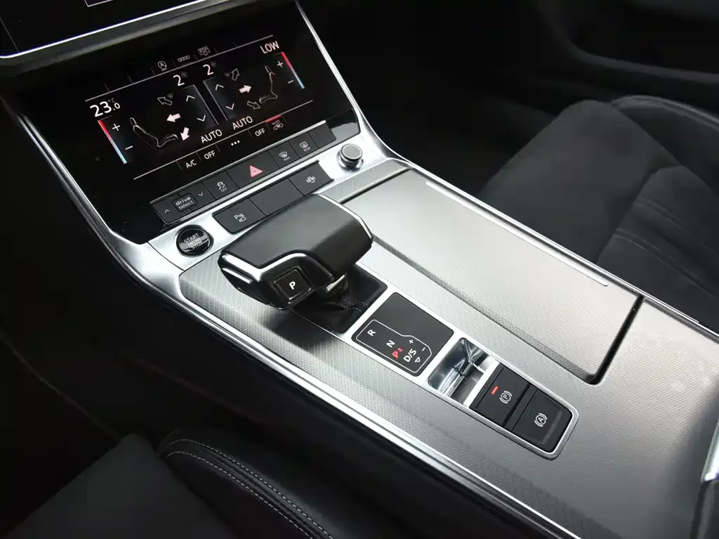 Audi A7L — фото 5