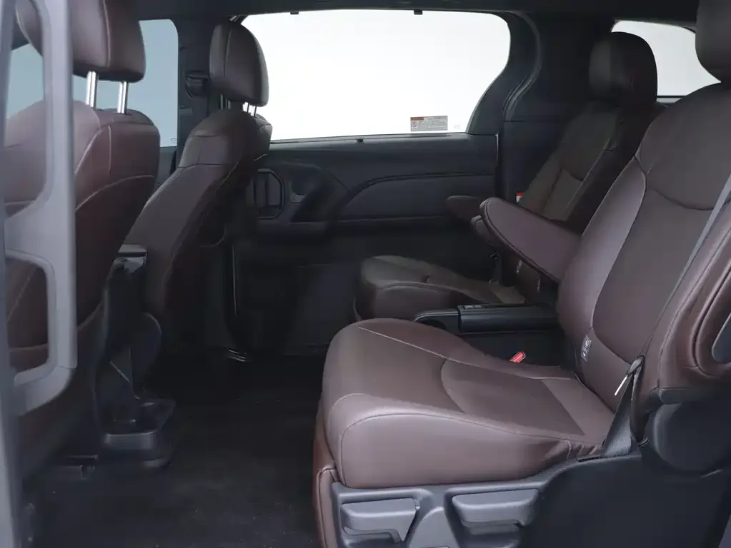 Toyota Granvia — фото 4