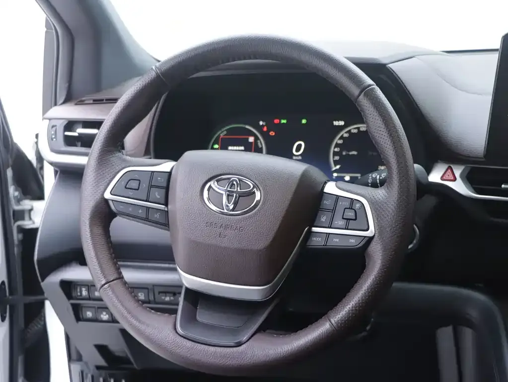 Toyota Granvia — фото 7
