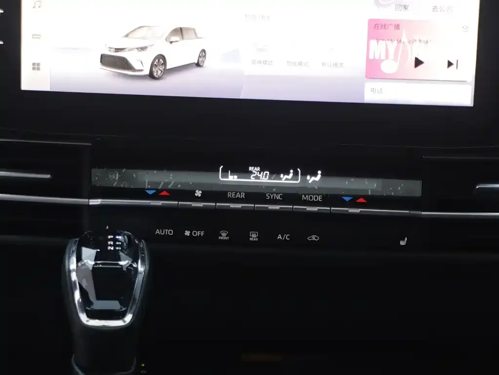Toyota Granvia — фото 3