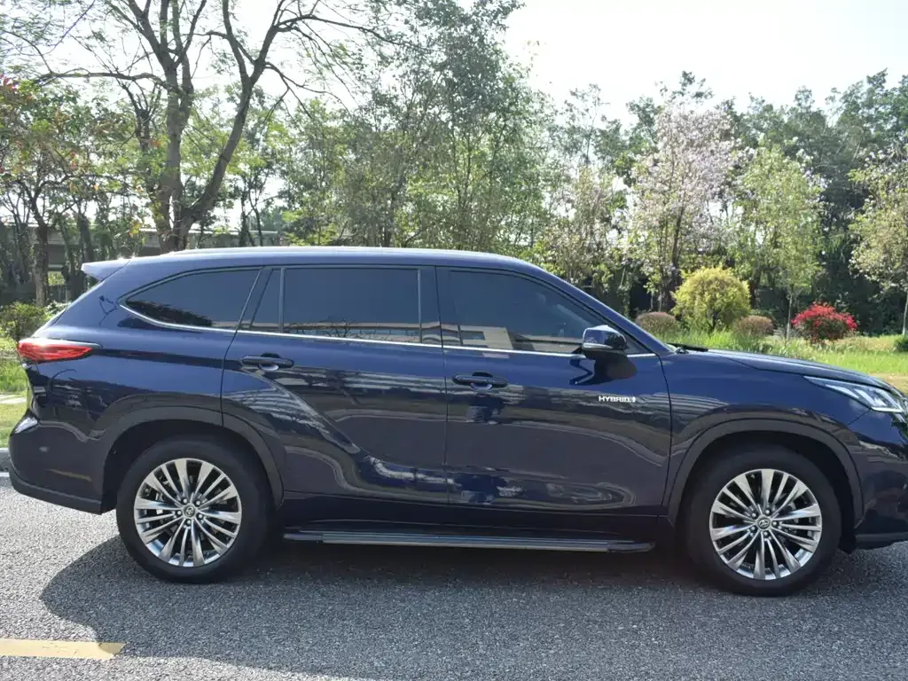 Toyota Highlander — фото 10