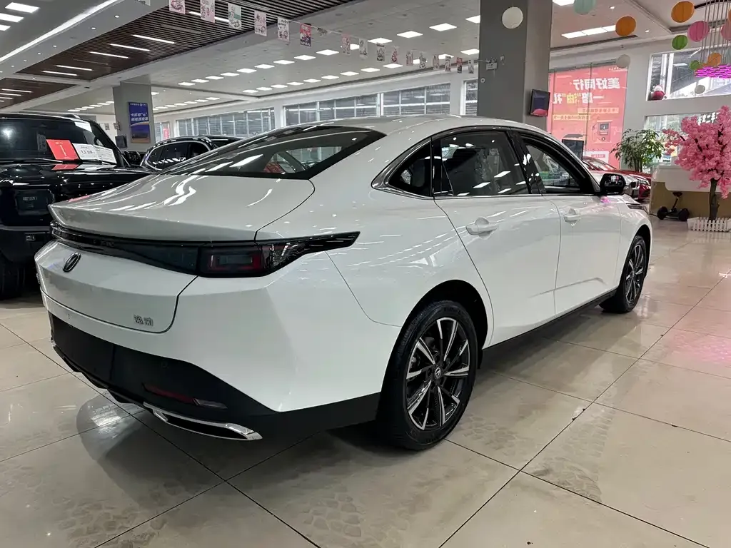 Changan Eado — фото 10