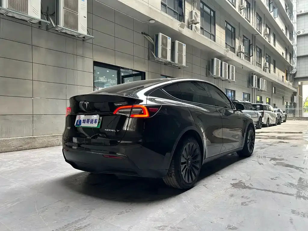 Tesla Model Y — фото 6