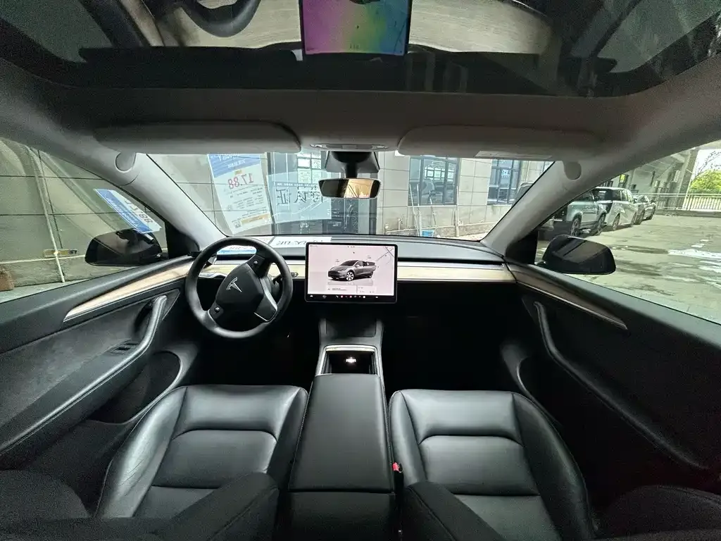 Tesla Model Y — фото 8