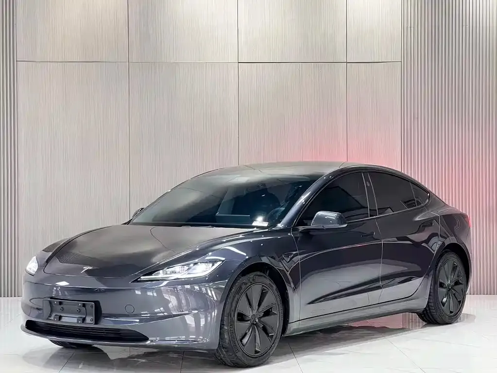Tesla Model 3 — фото 1