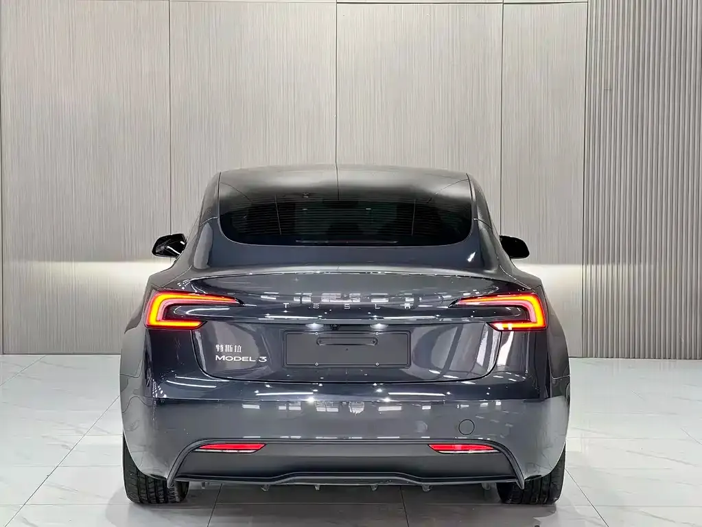 Tesla Model 3 — фото 9
