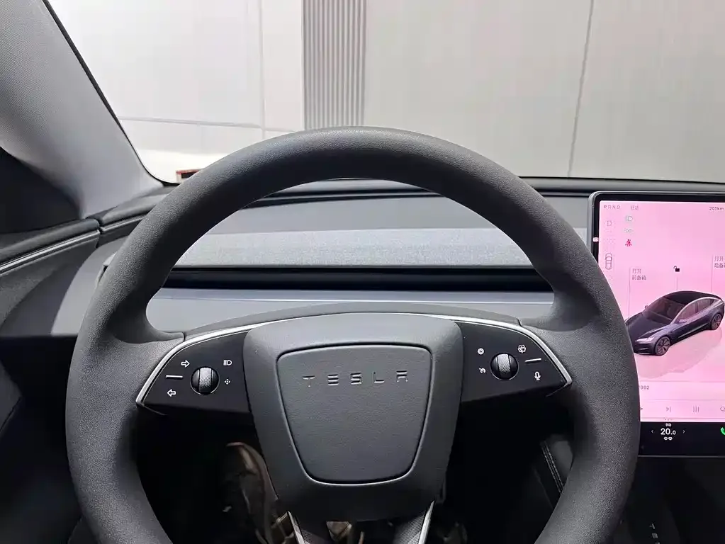 Tesla Model 3 — фото 8
