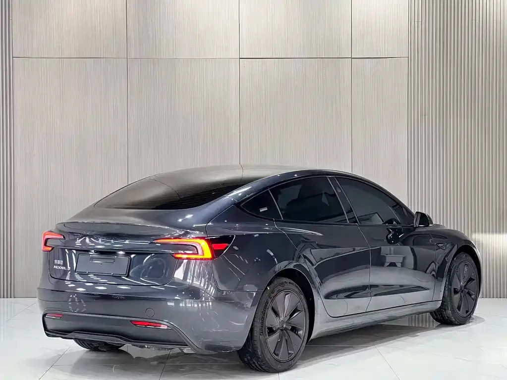 Tesla Model 3 — фото 10